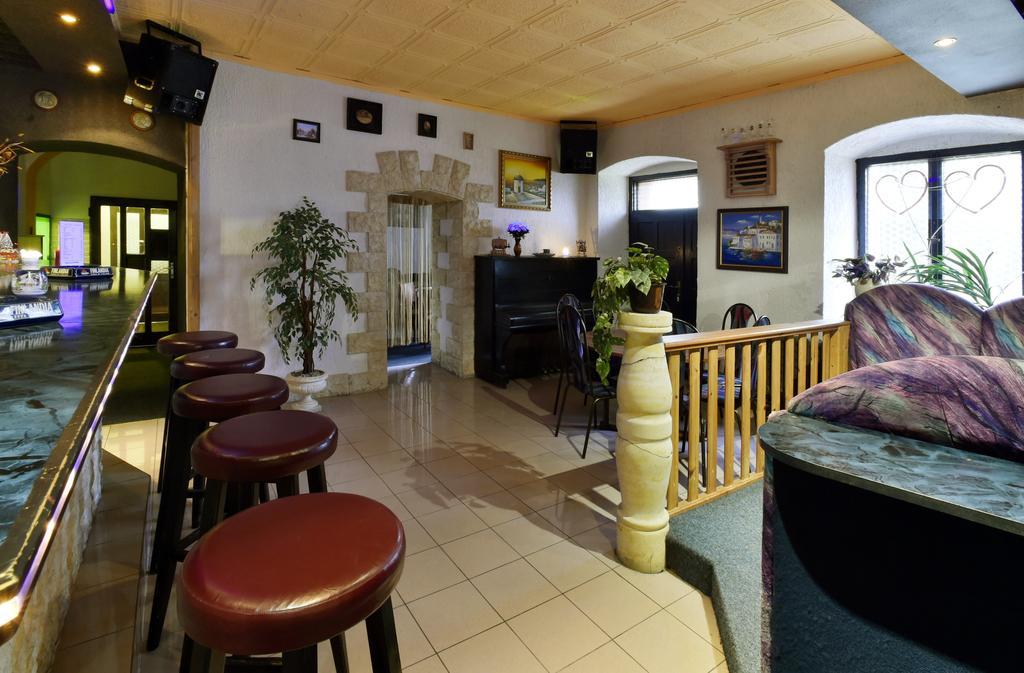 Hotel Kovarna Decin Exterior photo